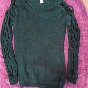 VENUS Green Crew Neck Sweater with Cable-Knit Sleeves